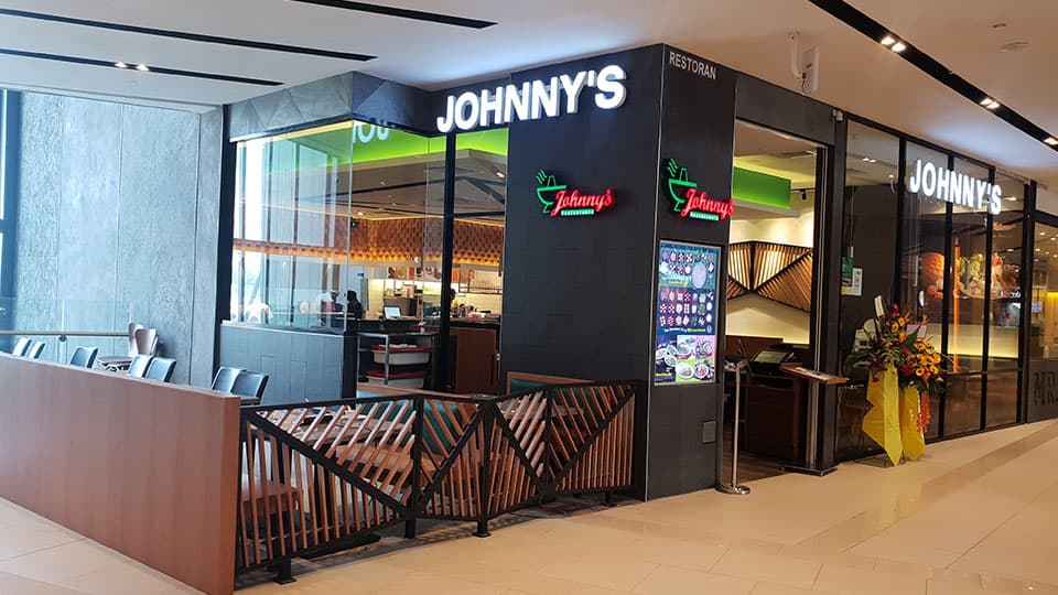 Johnny's steamboat restaurant