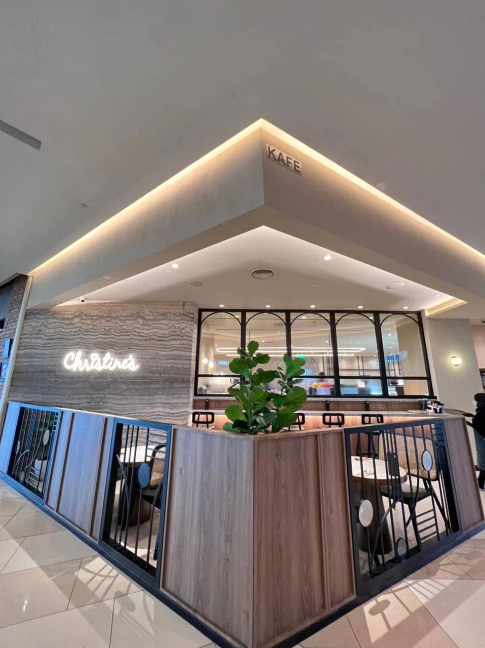 Christine's Bakery, IOI City Mall restaurant